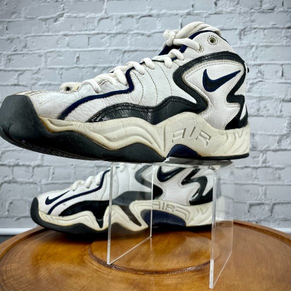 Nike Basketball Shoes, signed by Damon Stoudamire in 1997, Shoe 130927 141 - Picture 2 of 6